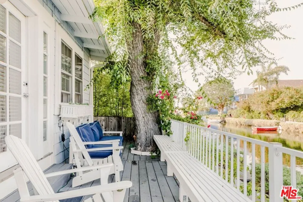 2323 Grand Canal Venice, CA 90291