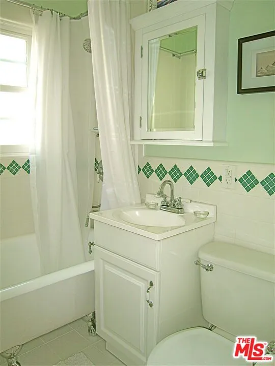 2323 Grand Canal Venice, CA 90291