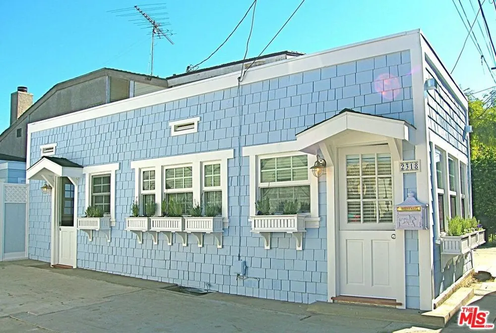 2323 Grand Canal Venice, CA 90291
