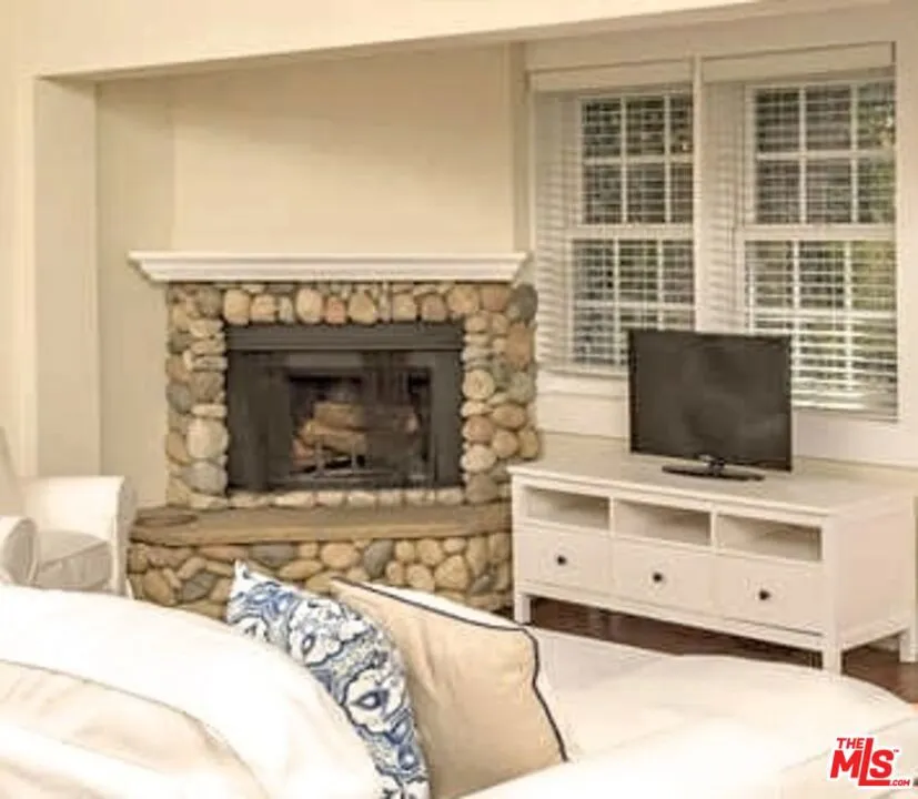 2323 Grand Canal Venice, CA 90291