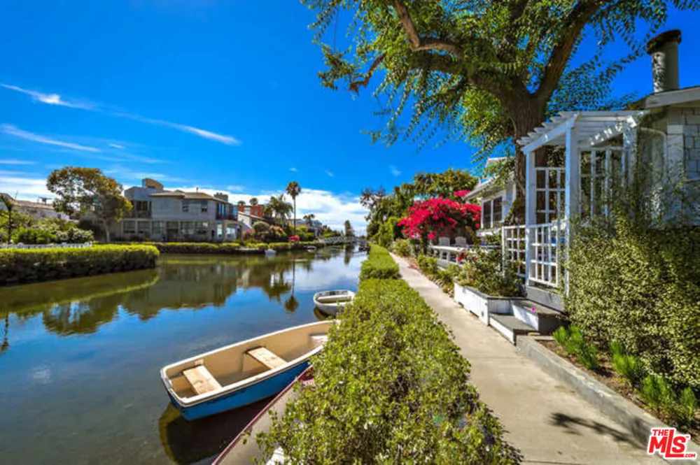 2323 Grand Canal Venice, CA 90291