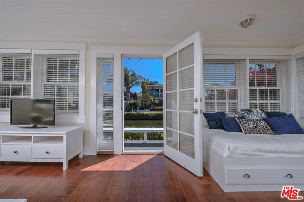 2323 Grand Canal Venice, CA 90291