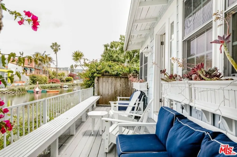 2323 Grand Canal Venice, CA 90291