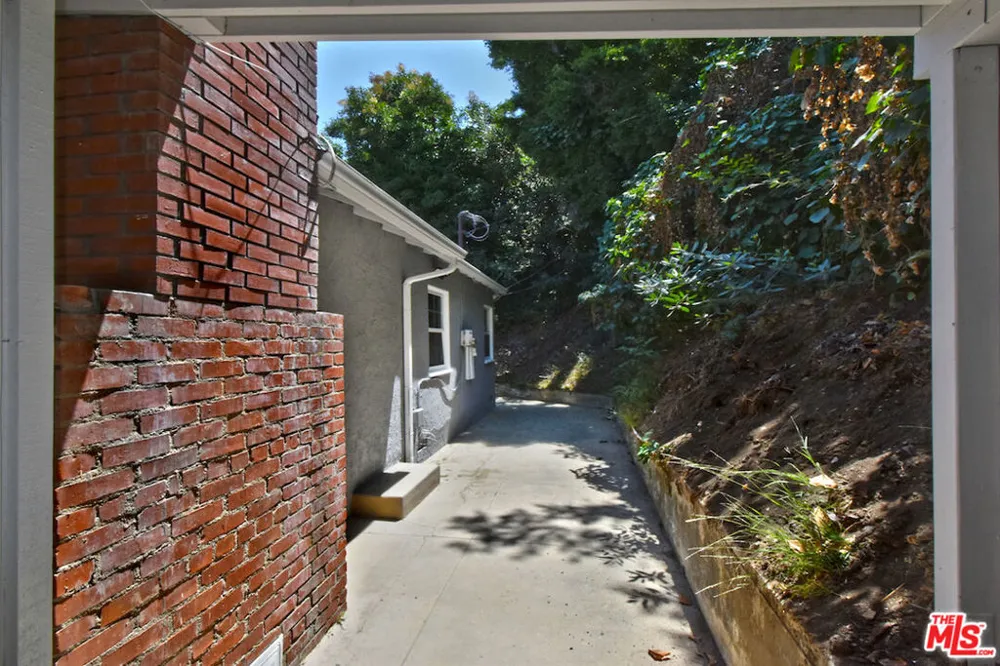 3753 Berry Drive Studio City, CA 91604