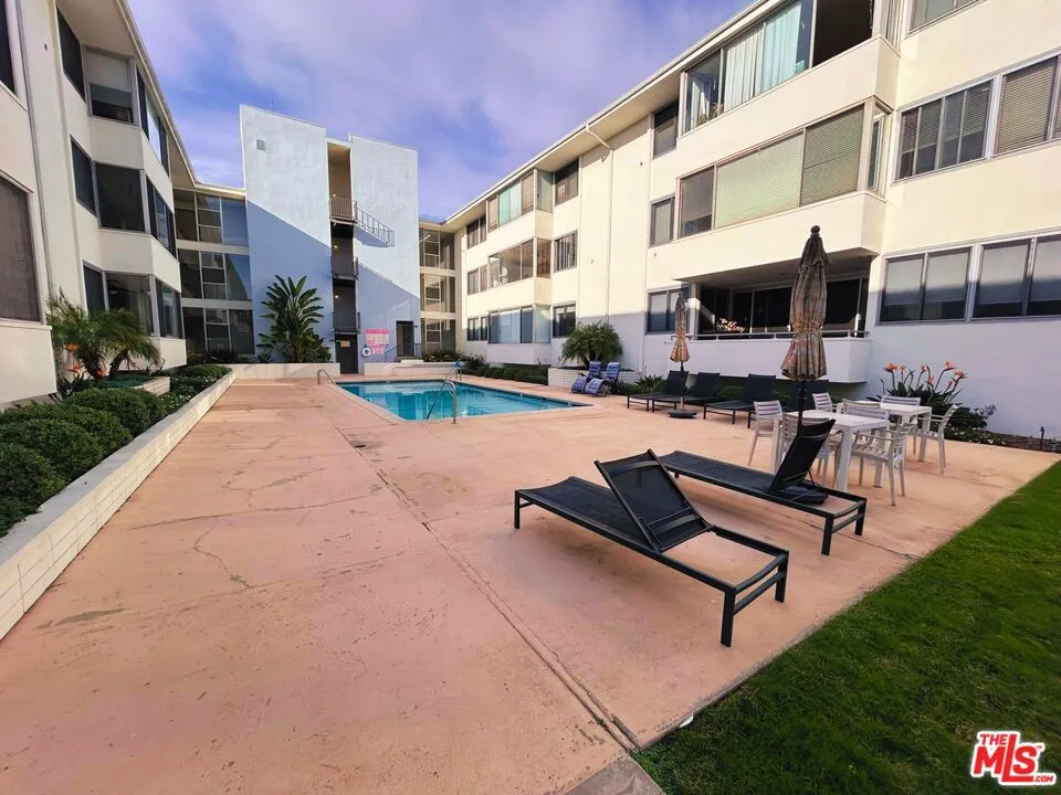 8701 Delgany Avenue #105 Playa del Rey, CA 90293