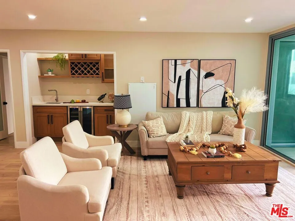 8701 Delgany Avenue #105 Playa del Rey, CA 90293