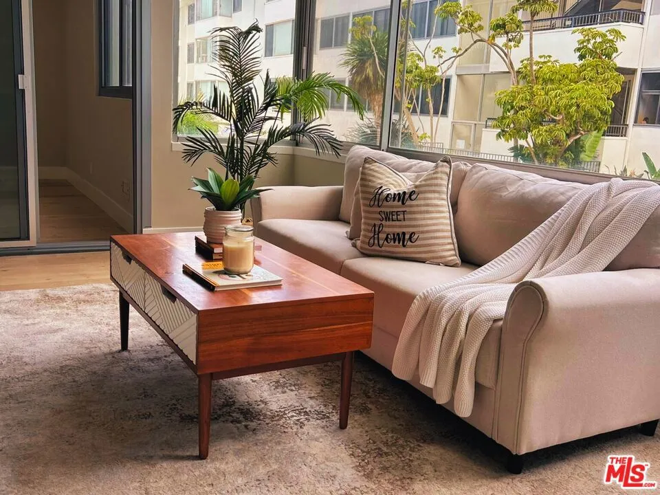 8701 Delgany Avenue #105 Playa del Rey, CA 90293