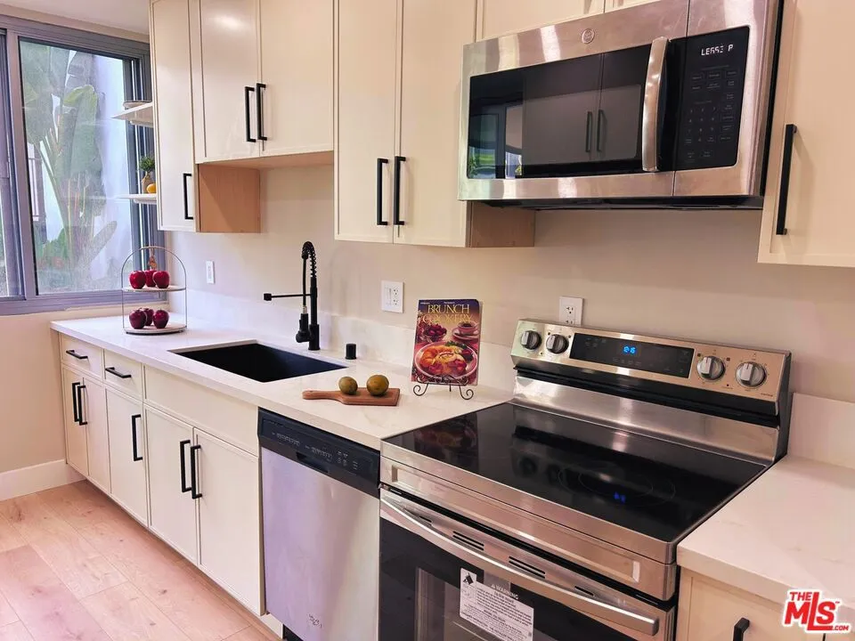 8701 Delgany Avenue #105 Playa del Rey, CA 90293