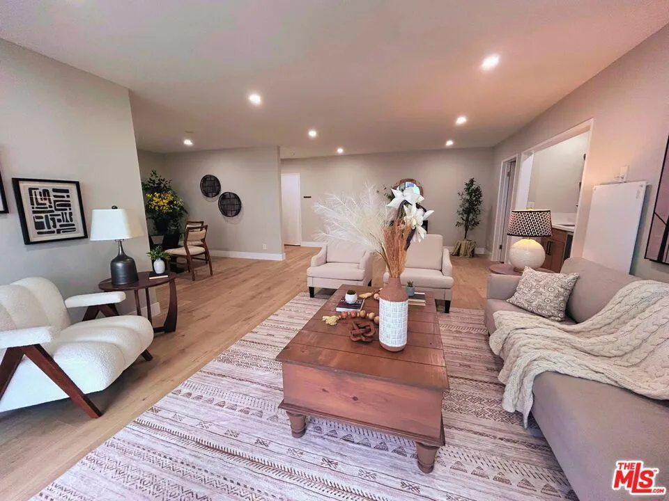 8701 Delgany Avenue #105 Playa del Rey, CA 90293