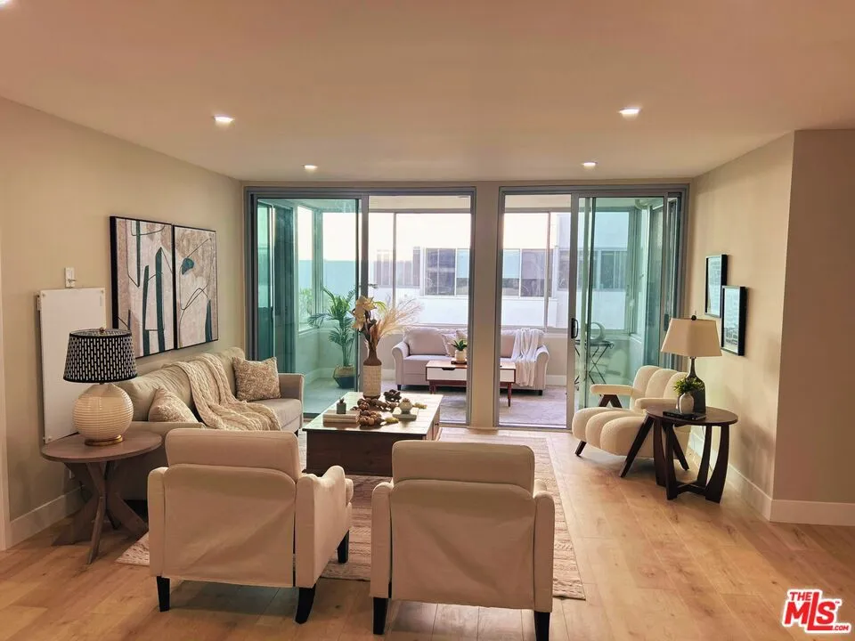 8701 Delgany Avenue #105 Playa del Rey, CA 90293