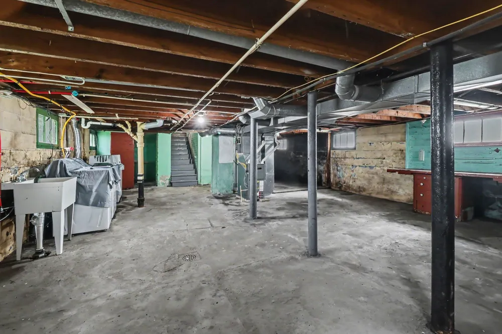 286 3rd Street Manistee, MI 49660