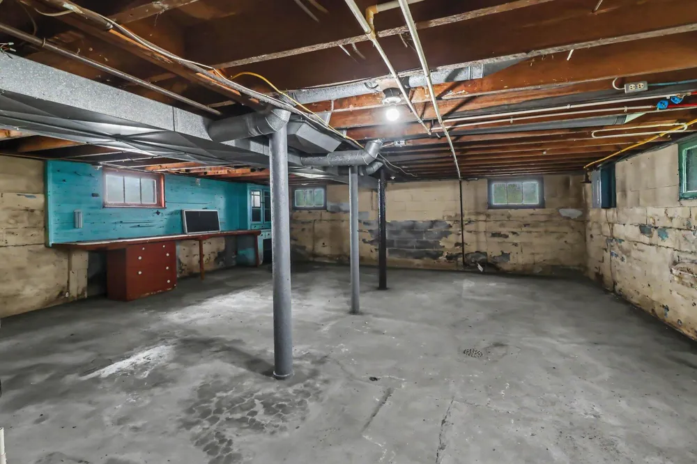 286 3rd Street Manistee, MI 49660