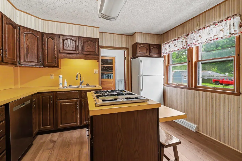 286 3rd Street Manistee, MI 49660
