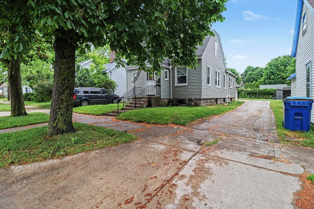 286 3rd Street Manistee, MI 49660