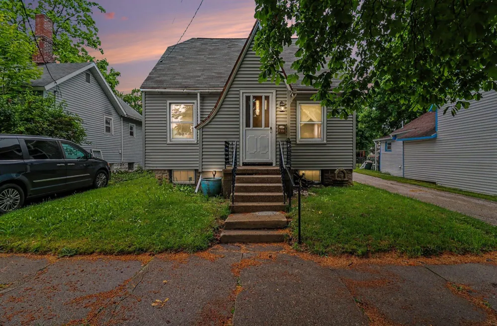 286 3rd Street Manistee, MI 49660