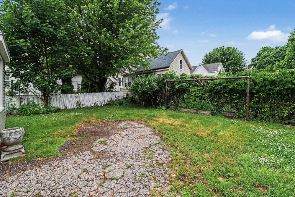 286 3rd Street Manistee, MI 49660