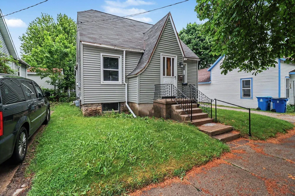 286 3rd Street Manistee, MI 49660