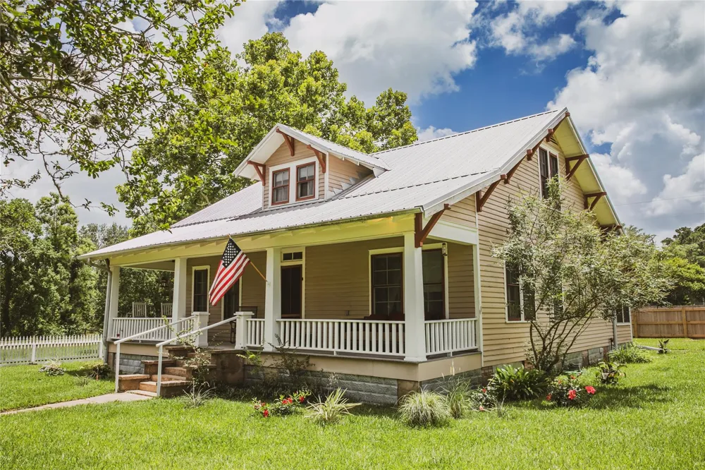 10753 Track Rd E Cat Spring, TX 78933