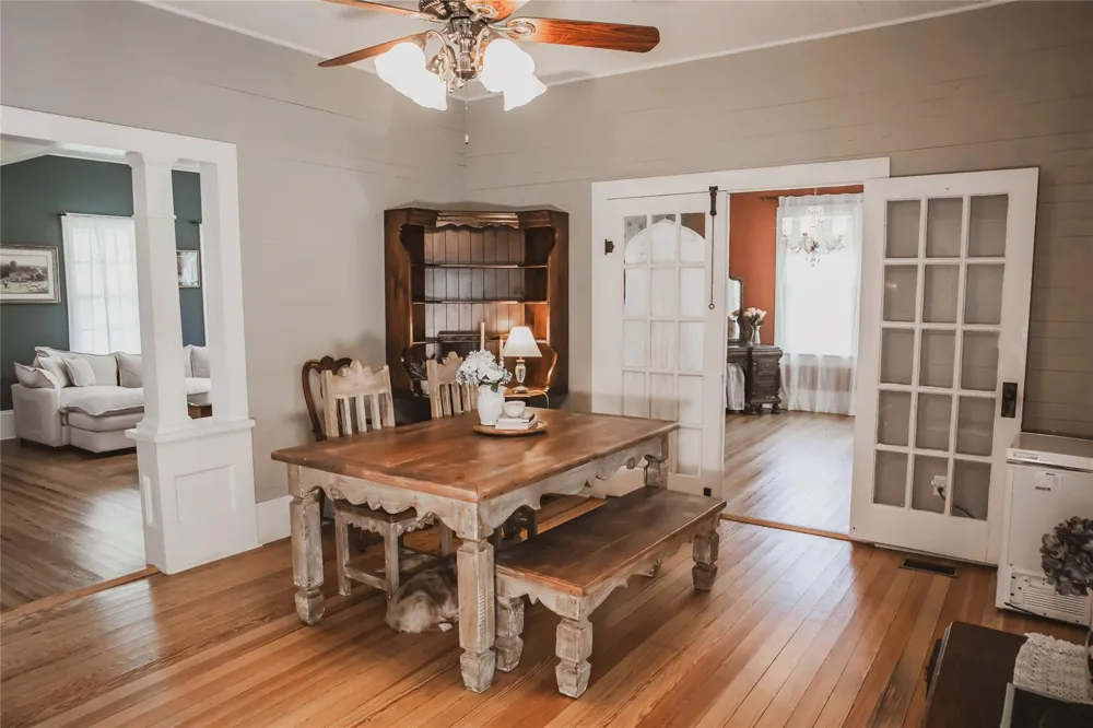 10753 Track Rd E Cat Spring, TX 78933