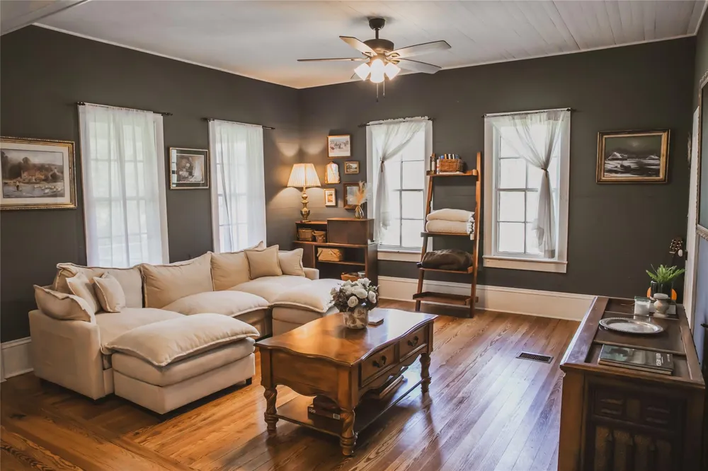 10753 Track Rd E Cat Spring, TX 78933
