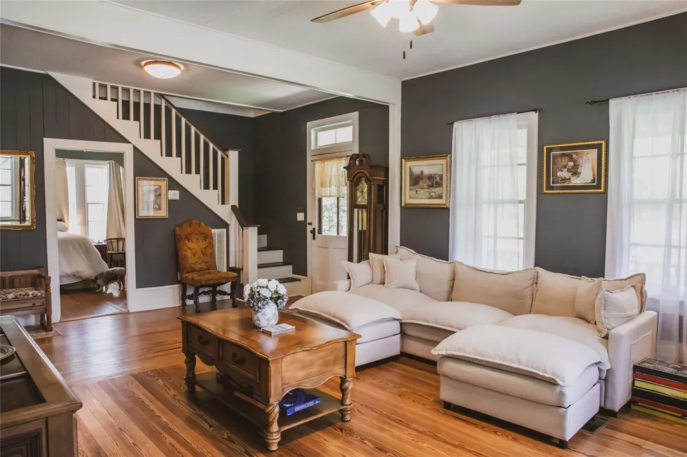 10753 Track Rd E Cat Spring, TX 78933
