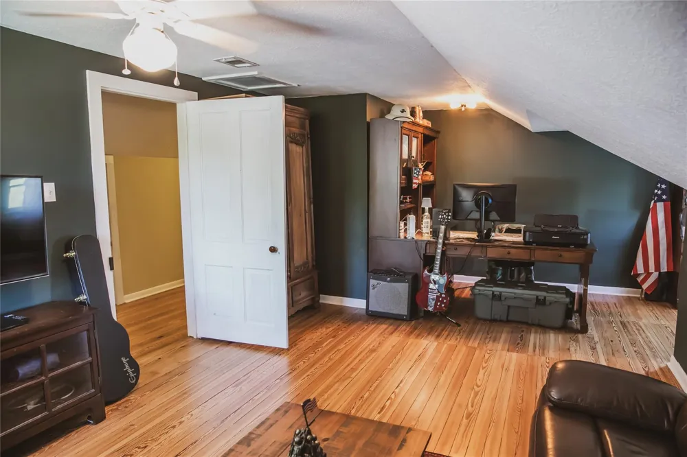 10753 Track Rd E Cat Spring, TX 78933