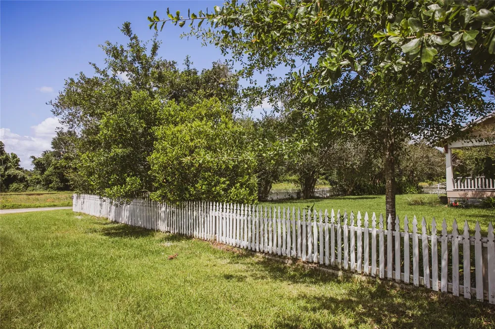 10753 Track Rd E Cat Spring, TX 78933