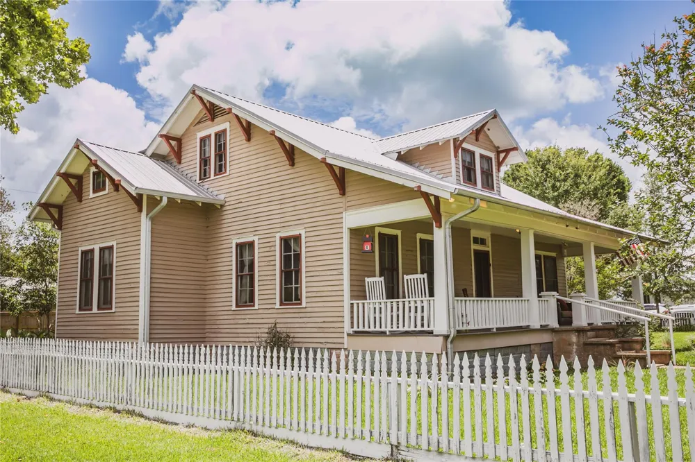 10753 Track Rd E Cat Spring, TX 78933