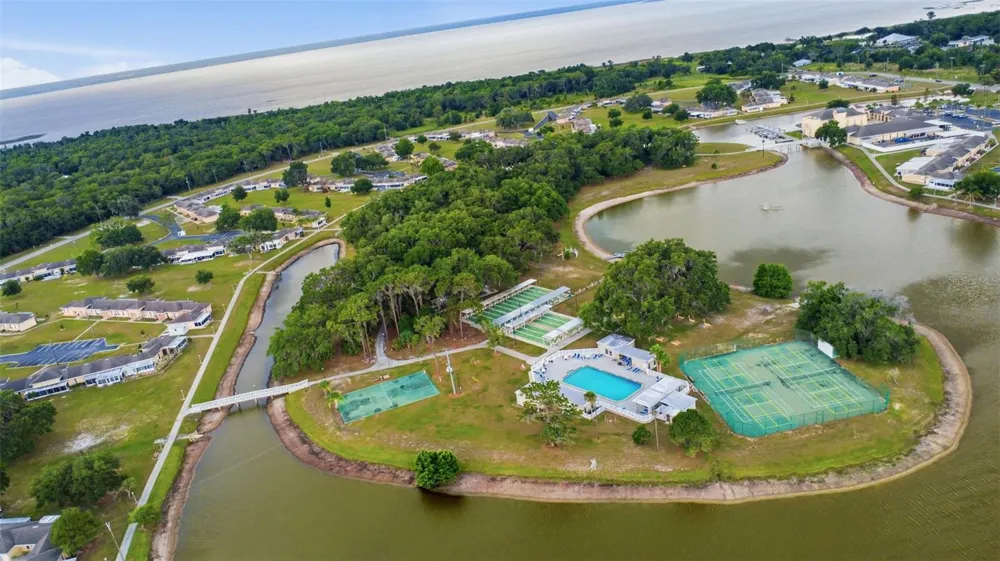 2629 CLUB CIRCLE #2629 Lake Wales, FL 33898