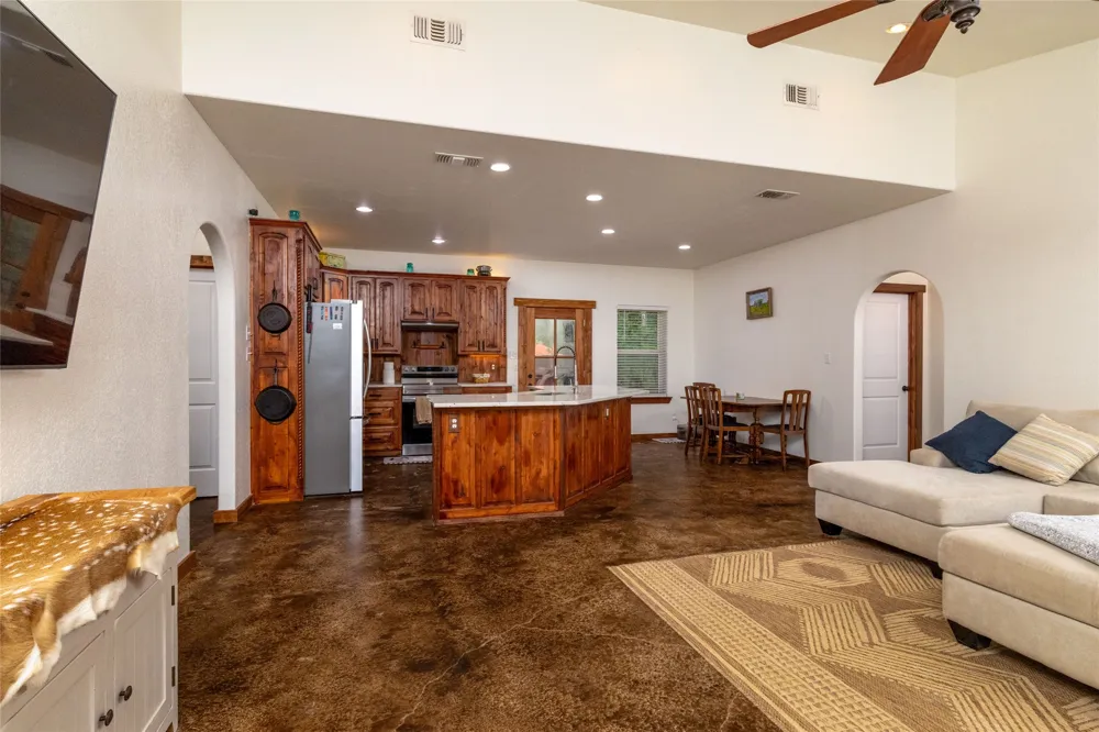 891 County Road 3592 Paradise, TX 76073