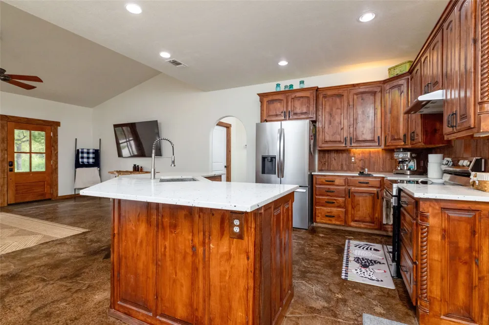 891 County Road 3592 Paradise, TX 76073