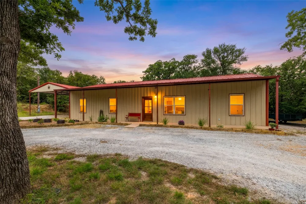 891 County Road 3592 Paradise, TX 76073