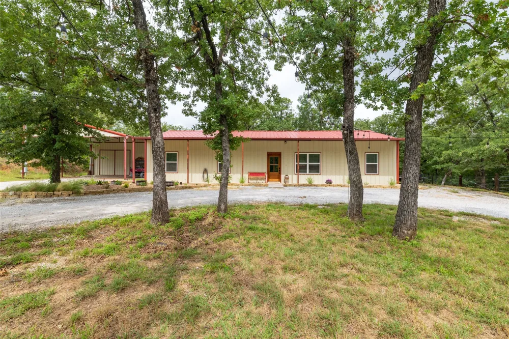 891 County Road 3592 Paradise, TX 76073