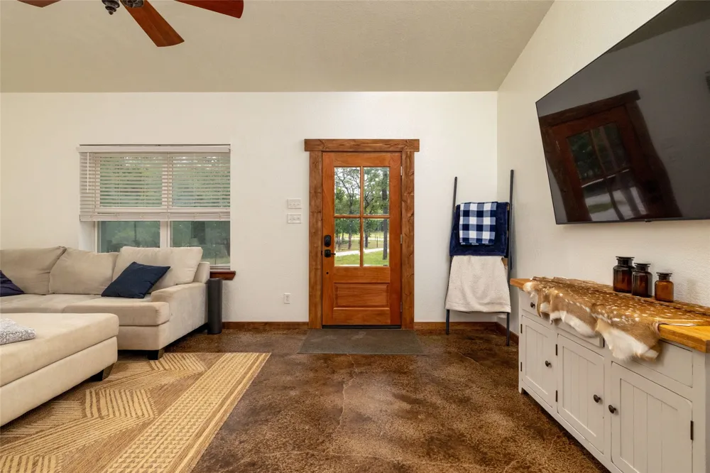 891 County Road 3592 Paradise, TX 76073