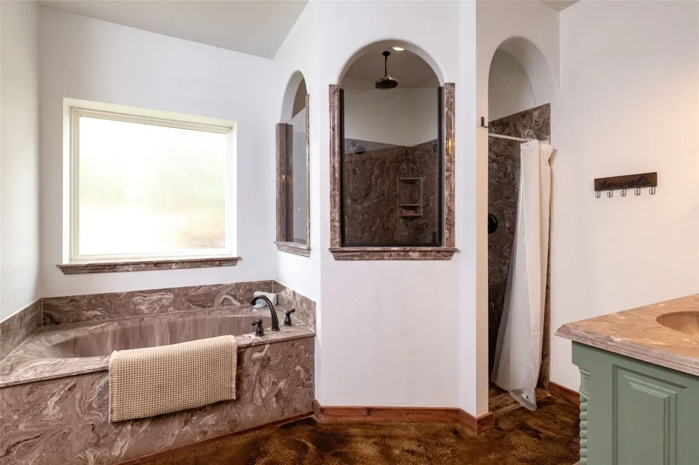 891 County Road 3592 Paradise, TX 76073