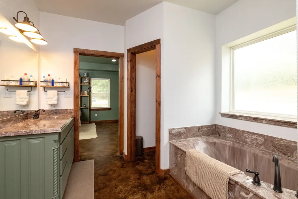 891 County Road 3592 Paradise, TX 76073