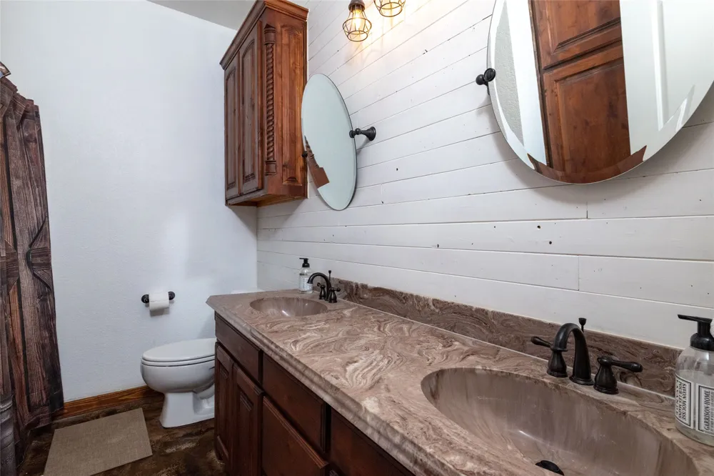 891 County Road 3592 Paradise, TX 76073