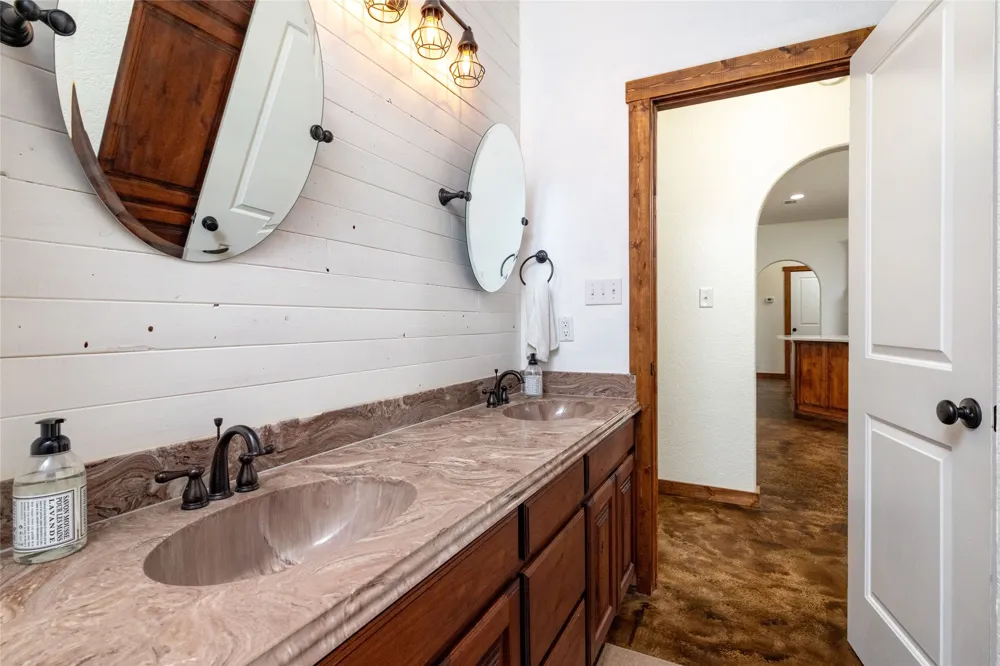 891 County Road 3592 Paradise, TX 76073