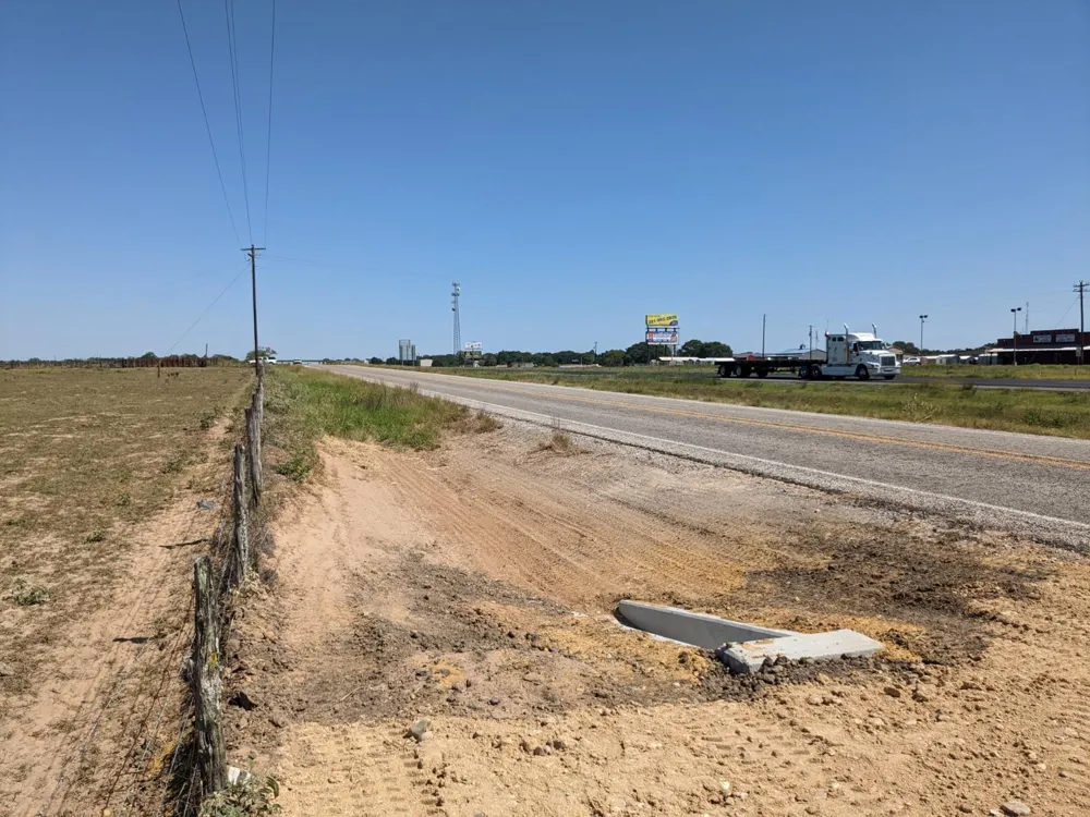 County Road Road Weimar, TX 78962
