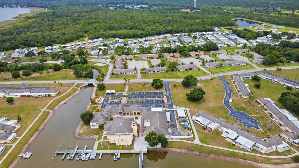 2607 CLUB CIRCLE #2607 Lake Wales, FL 33898
