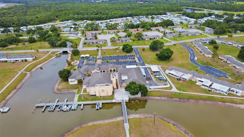 2607 CLUB CIRCLE #2607 Lake Wales, FL 33898