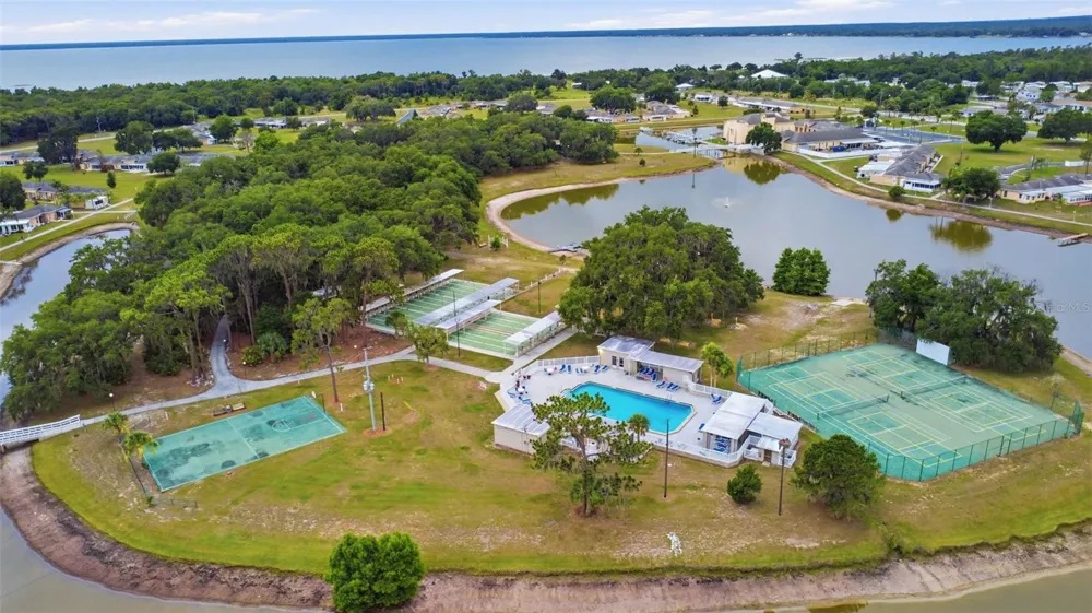 2607 CLUB CIRCLE #2607 Lake Wales, FL 33898