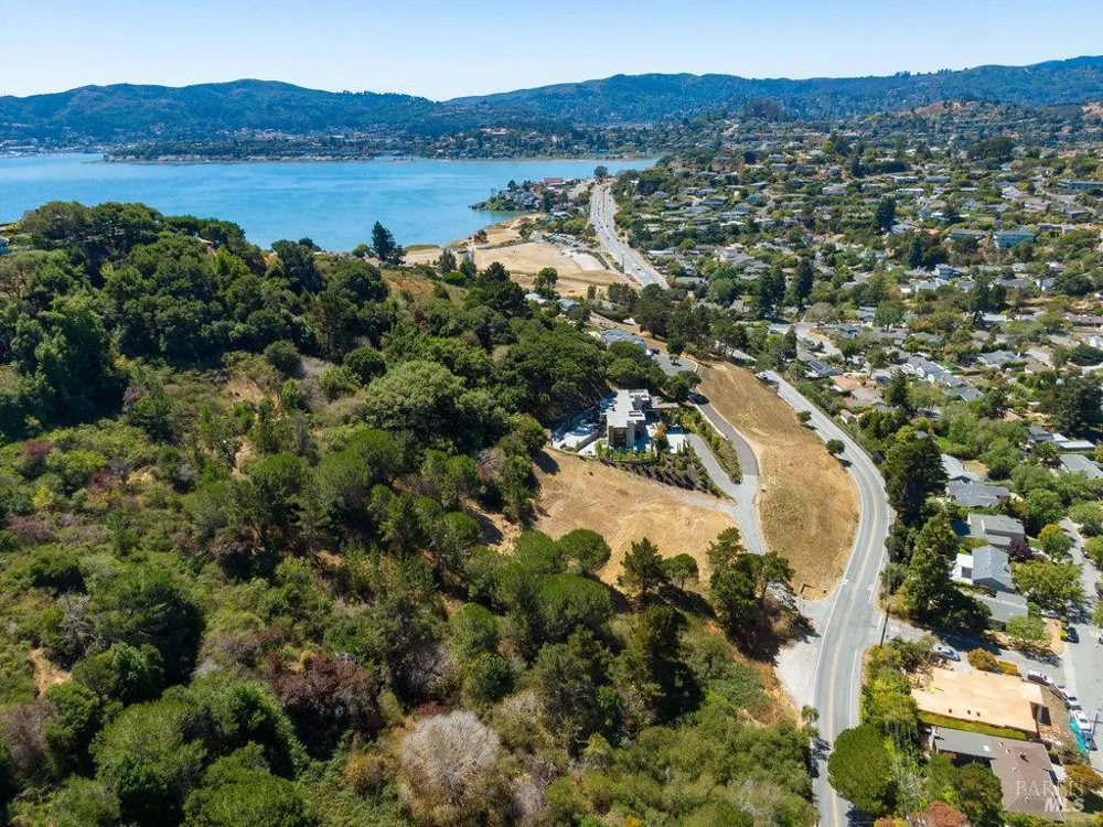 1 Trestle Glen Circle Tiburon, CA 94920