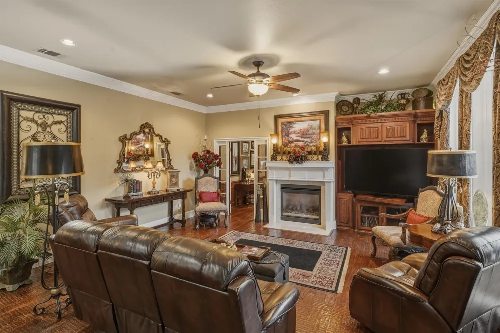 107 Nob Hill Lane Ovilla, TX 75154