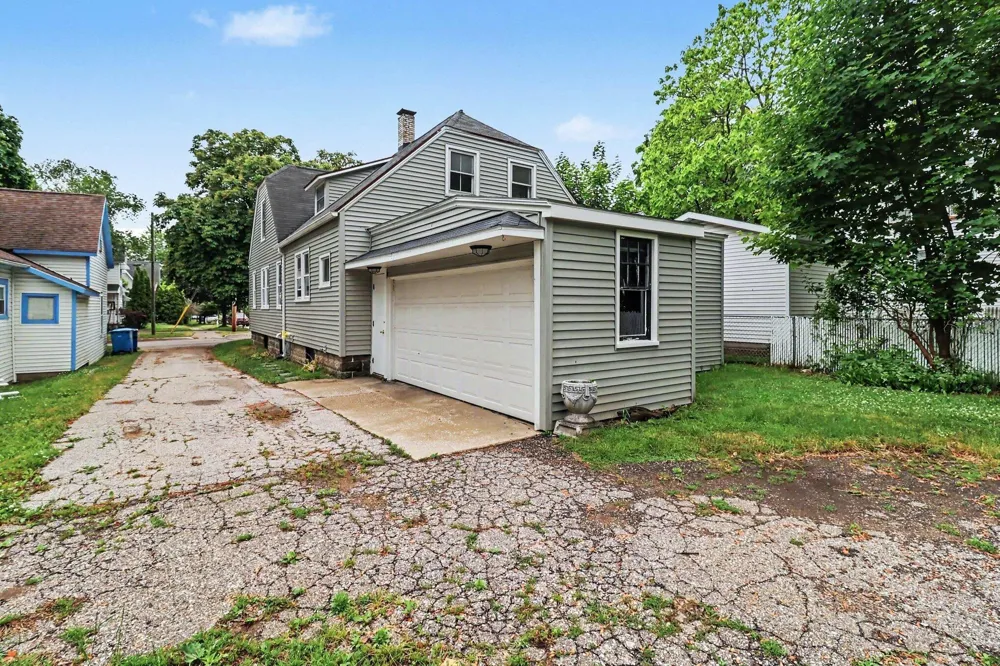 286 3rd Street Manistee City, MI 49660