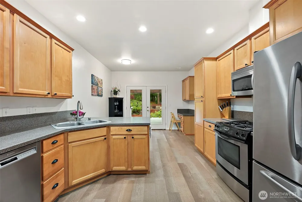321 E Fairway Dr Allyn, WA 98524