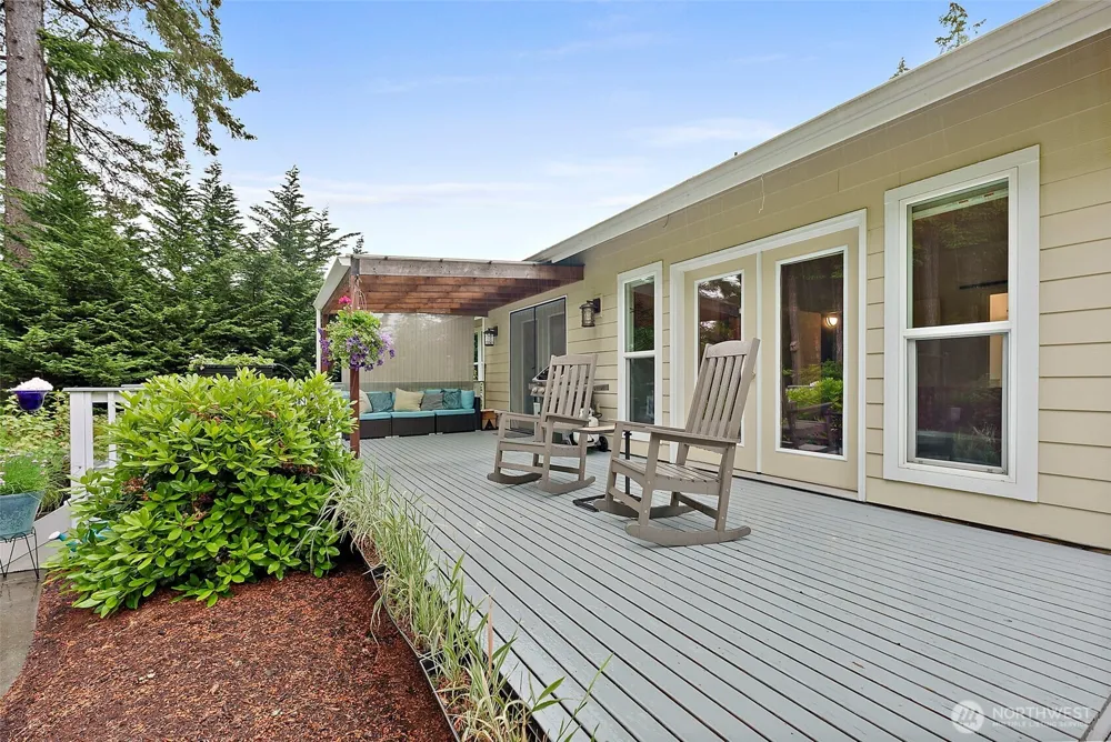 321 E Fairway Dr Allyn, WA 98524