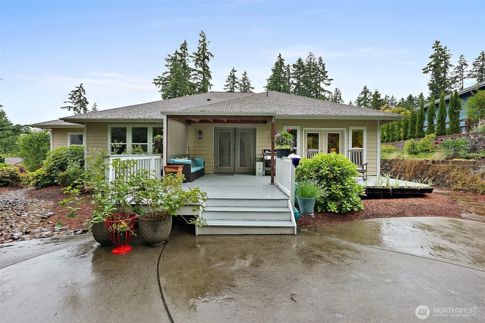 321 E Fairway Dr Allyn, WA 98524
