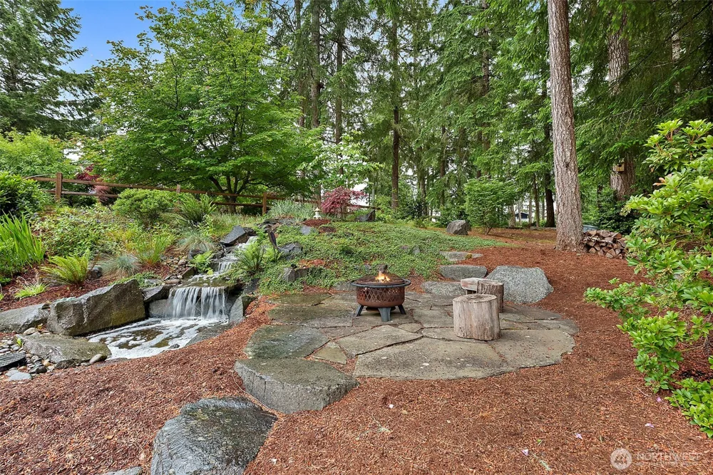 321 E Fairway Dr Allyn, WA 98524