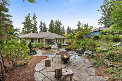 321 E Fairway Dr